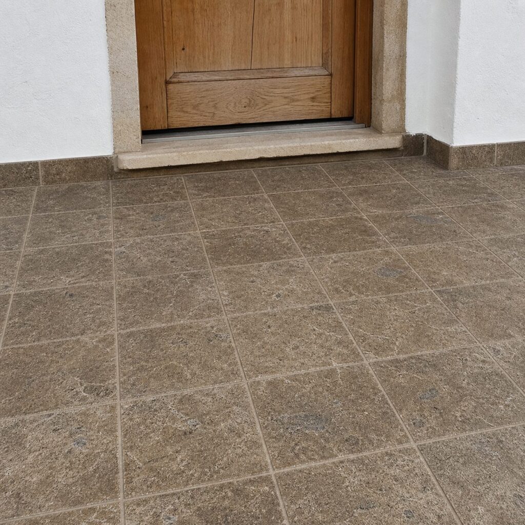 Pierre de parement Stone BALI 15x15 - ambiance entrée